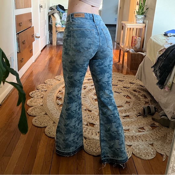 NWT Y2K Camo Flare Leg Jeans - Picture 3 of 8